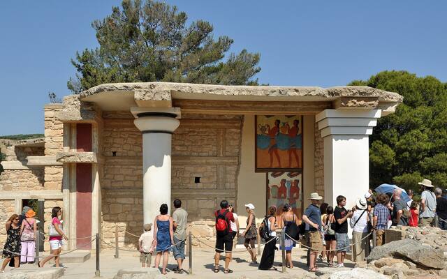 De zuidelijke propylaeën van het Minoïsche paleis van Knossos op Kreta
